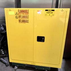 Flammable liquid storage cabinet 30 Gallon with key
