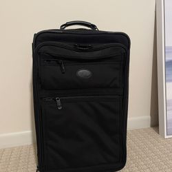 Kirkland Signature Cordura Luggage Carry On Suitcase Black for Sale in Portland OR OfferUp
