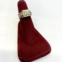 GREAT CONDITION 10K DIAMOND RING 