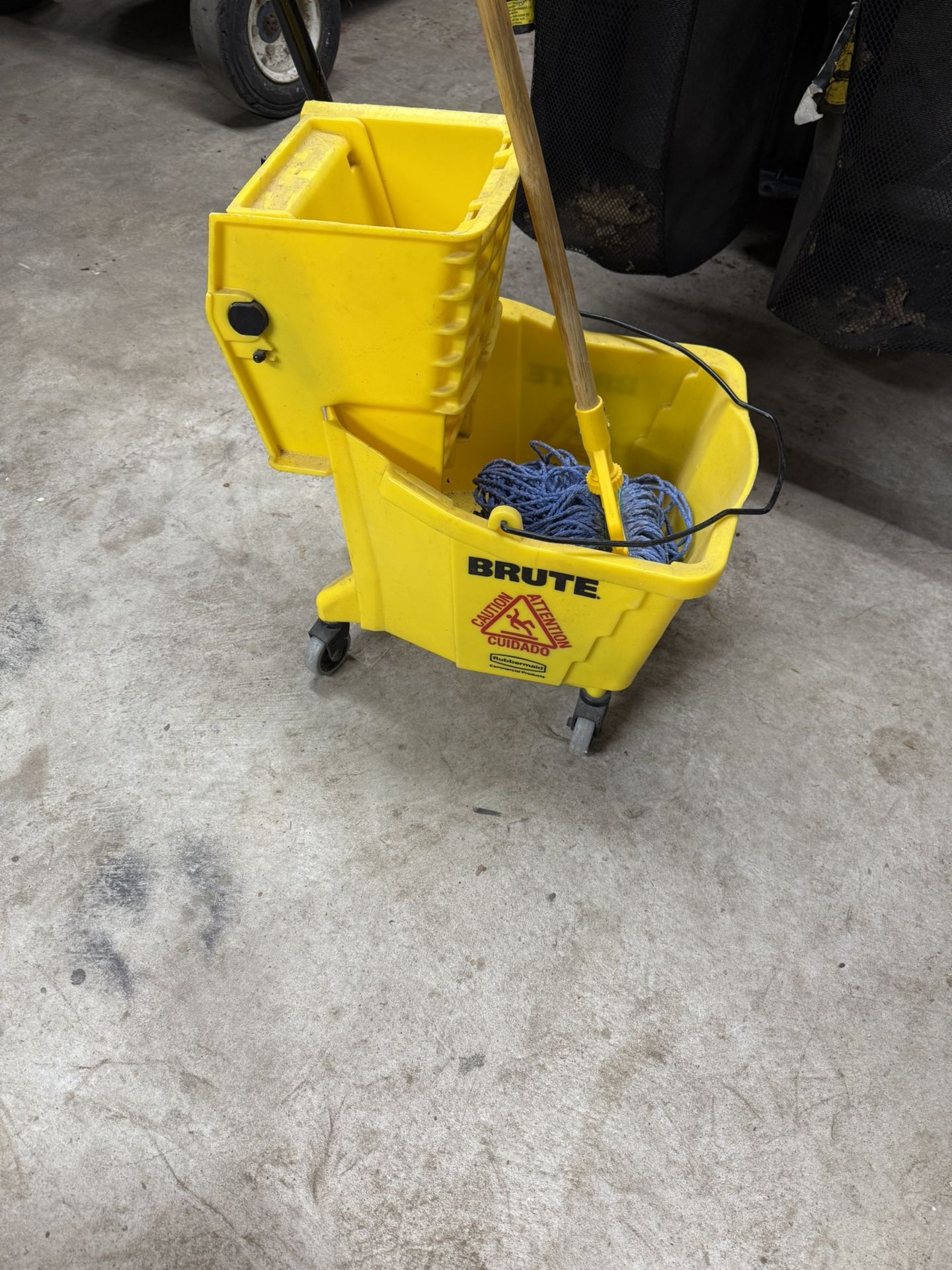Brute Mop Bucket