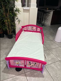 Beautiful Delta Disney kid bed pink, girl, Minnie Mouse with mattress / Cama niña con colchón rosa