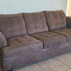  COUCH  ALMOST NEW! 7 Feet