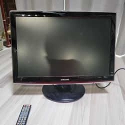 Samsung T260HD (25.5 in TV/Monitor) with Remote