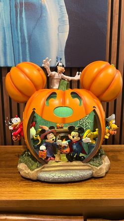 Disney  Mickey Pumpkin Head with Pals