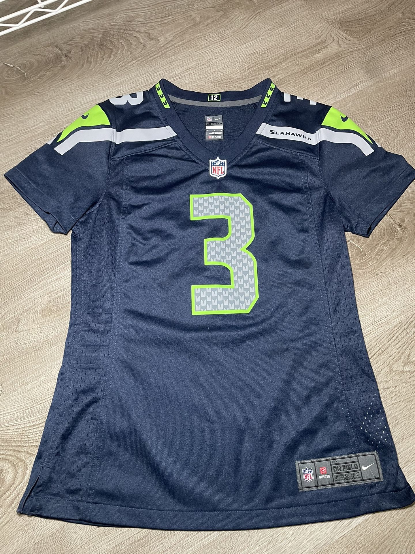 Seattle Seahawks Russel Wilson Mint Condition Official Jersey Never  Worn Size Small 