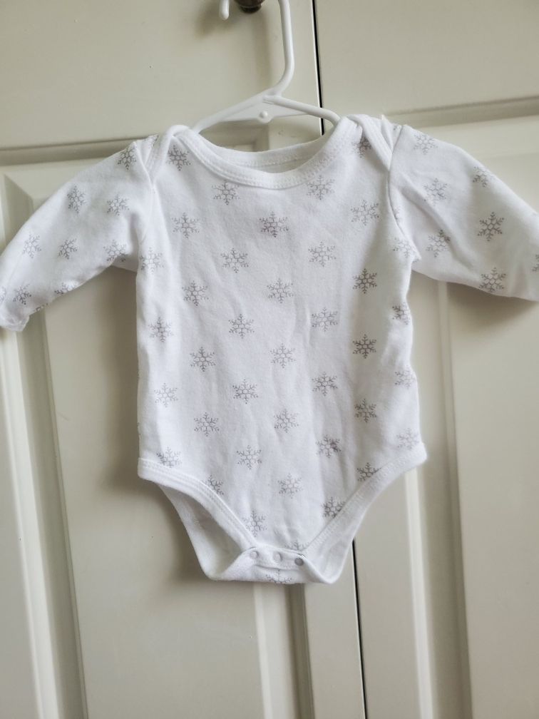Long sleeve baby onesie snowflakes white 3-6 months