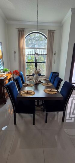 ✨ Set of 8 Elegant Navy Blue Velvet Dining Chairs – $375 for All 8 ✨