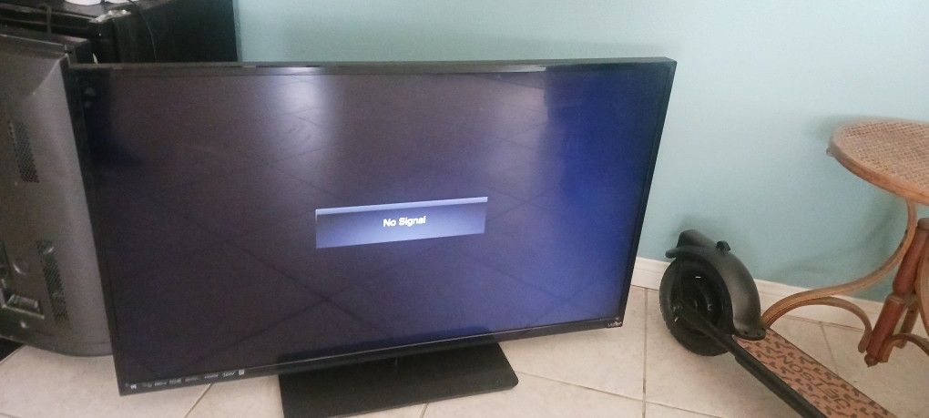 Vizio HD TV 42"