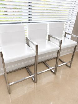 Carlyn White Counter Stool $80 ea or $200 the 3 of them (LIKE NEW)