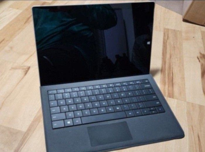 Microsoft Surface Pro 3 (intel i5-4300U @ 1.90 GHz, 4 GB RAM, 128 GB SSD).
with Pen and Other Extras