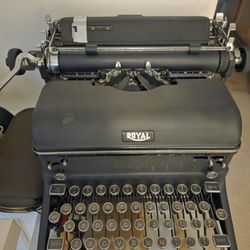 Royal KMM typewriter