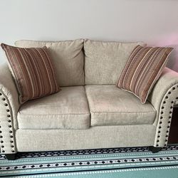 Bob's Discount Furniture: Living room set with 8 pillows