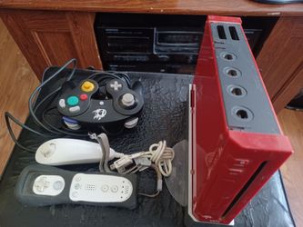 NINTENDO WII SYSTEM WITH GAMES AND GAMECUBE SMASH BROS WIRED CONTROLLER $350 FINAL PRICE READ DESCRIPTION