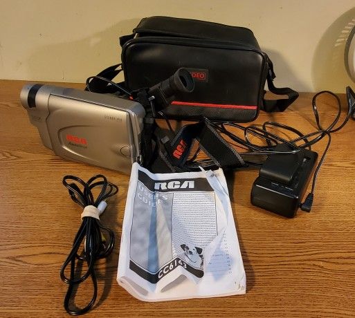 RCA CC6163 Autoshot Steadypix VHS-C Video Camcorder kit. Tested. Working