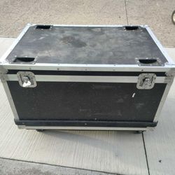 shipping case, about 3x2x2’