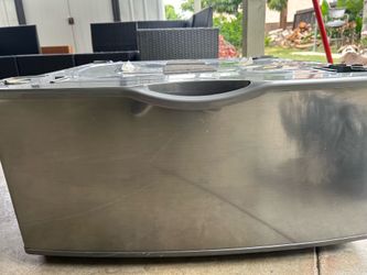Samsung pedestal