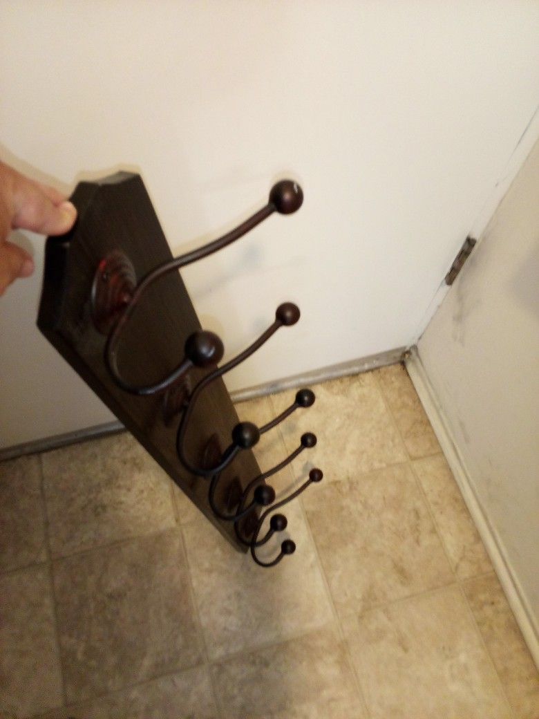 Coat 🧥 Wood Hanger  5 Hooks Super Strong Sturdy NEW NEVER USED  DARK WOOD STAIN 