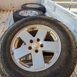 Set of 5 Jeep 18" wheels & tires