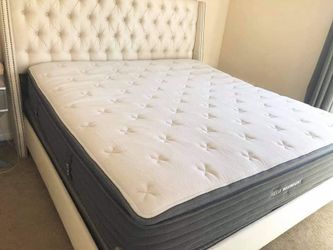 Helix queen size mattress with cooling topper