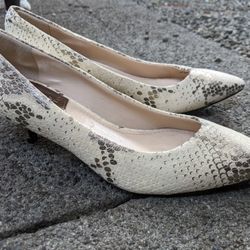 Kitten Heels, Size 6
