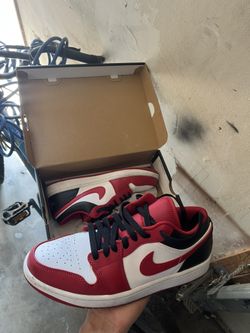 Jordan 1 low Reversed black toe