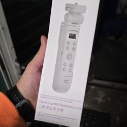 Tripod for Canon Camera, Wireless Shooting Grip with Remote Control - Tripod Stand with Rechargeable Shutter Release