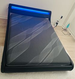 VERY VERY URGENT SELL MEMORY FOAM MATRESS + 2 MEMORY FOAM PILLOWS