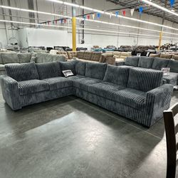 Corduroy Dark Grey Sectional.  New Sectional  4-pc     Nuevo Seccional  De 4 Piezas Color Gris. Oscuro  4-Piece Sectional Set New sectional in a box  
