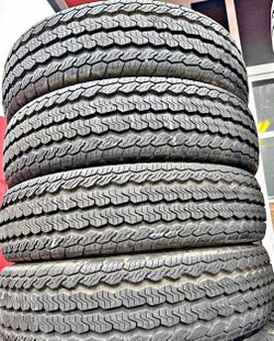 🏁tires 215:80R16 LT  Continental brand Tires usadas en perfecta condición 80%life set of (4) .