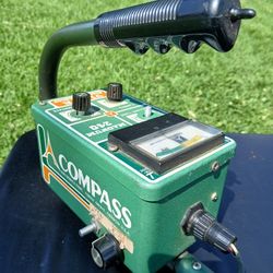 METAL DETECTOR COMPASS P 240 GOOD.