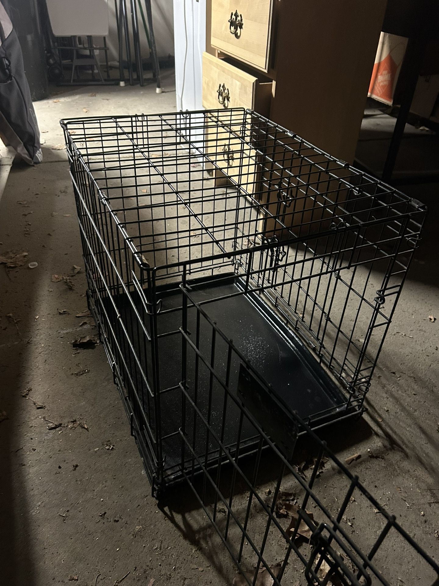 Dog Crate (24.5x 18 x 19)