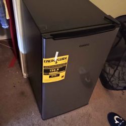 Galanz Mini Fridge Compact Refrigerator Black