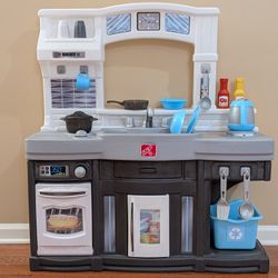 Step 2 Kids Kitchen Playset With Light And Sound ( Used)