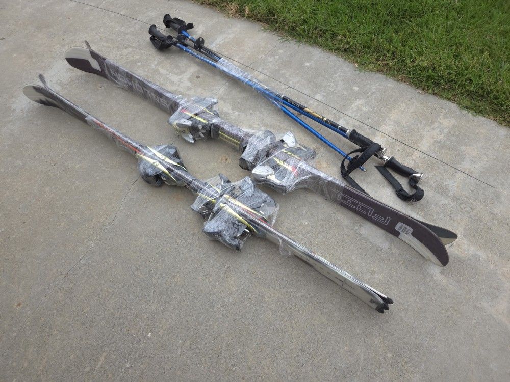 Salomon 155 and 166 Ski's and Poles