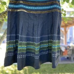 Vintage 90s A. Byer Dark Gray Knife Pleat Embroidered Y2K Peasant Skirt Womens Size 13 - Lace Trim,  Velvet Trim, Side Zip