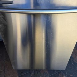 Built-In Samsung Dishwasher 24"