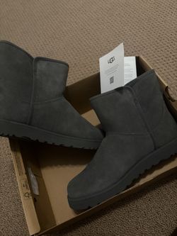 Brand New Uggs Size 7