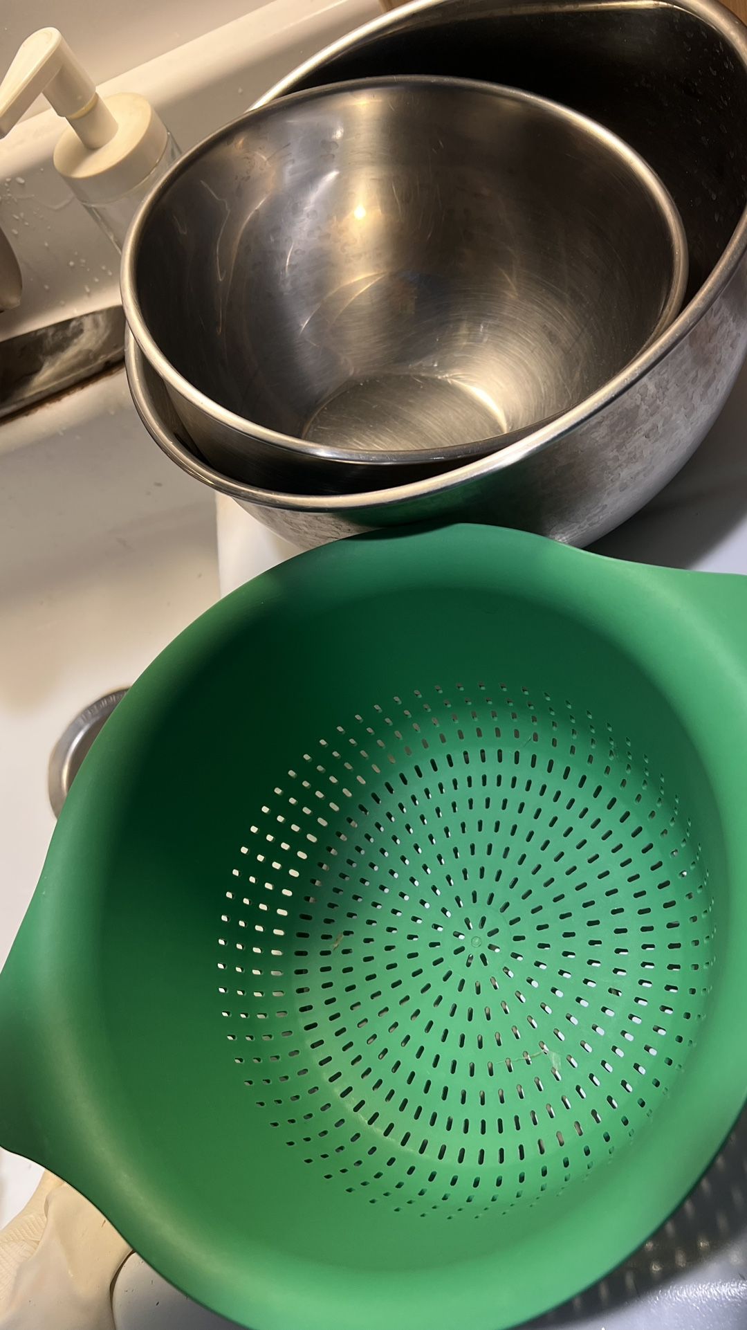 Serving Bowls And Colander