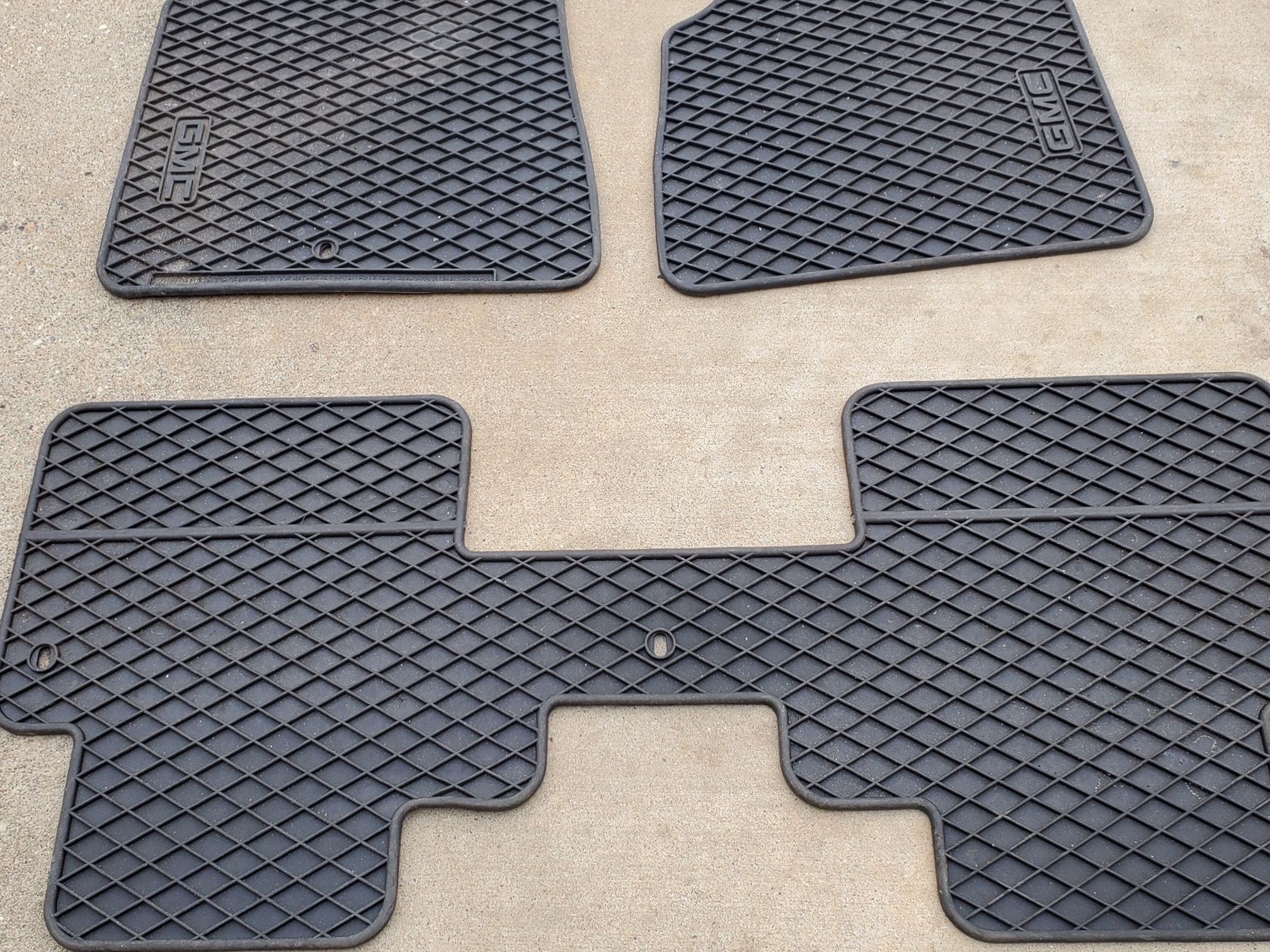Car Floor Mats - GMC Arcadia