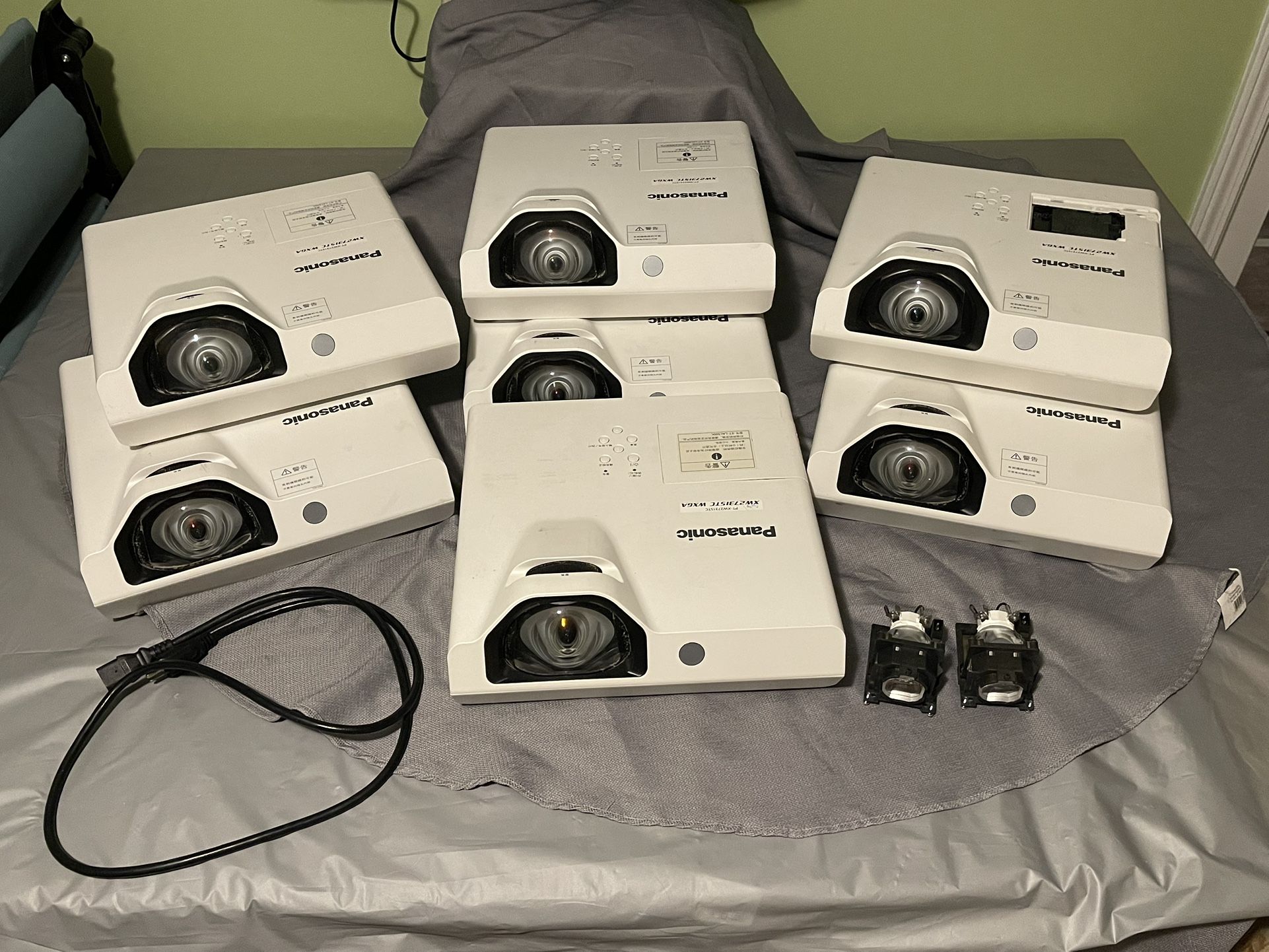 Panasonic Projectors  (7) 