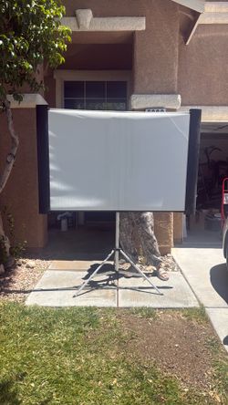 Spain Accolade projector screen with optima projector