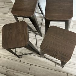 4 Bar Stools - 50$