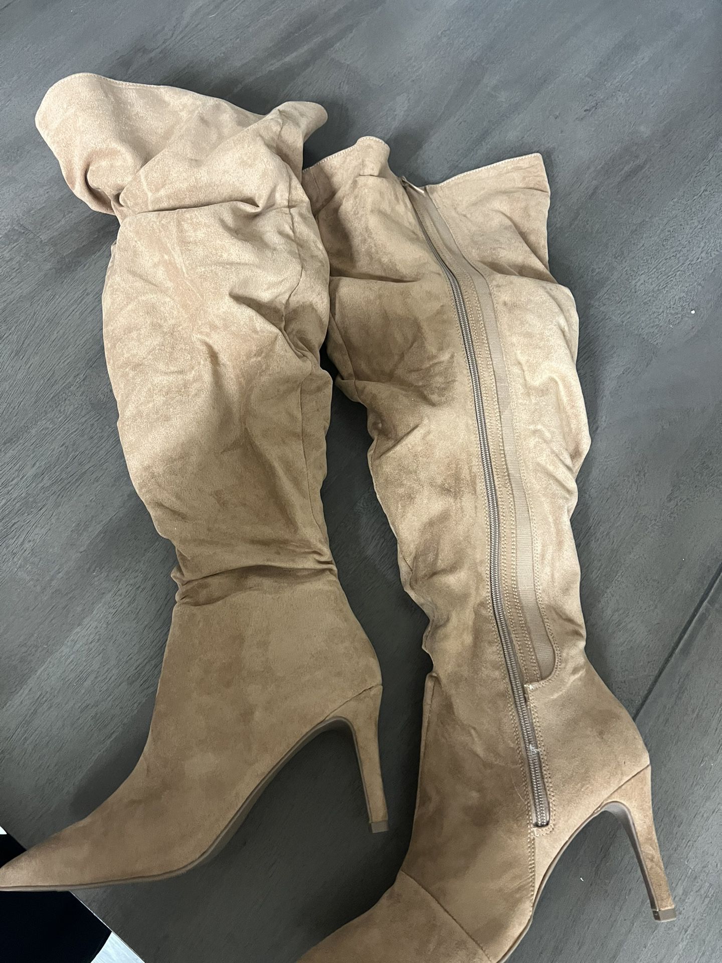Beautiful Torrid Camel Knee High Stiletto Boots Size 8.5 WW