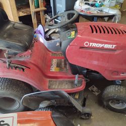 17.5 HP Troy Bilt Riding Mower