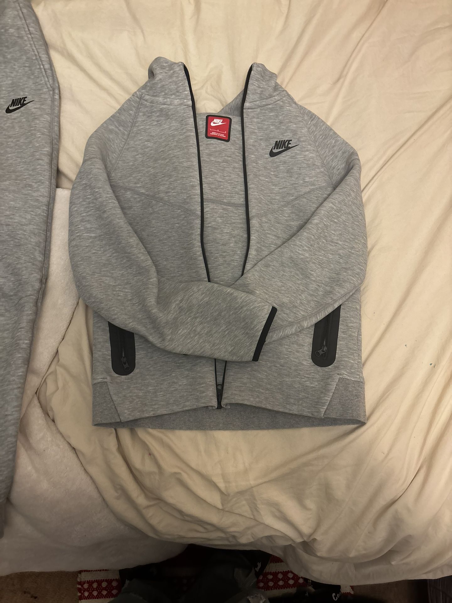 Brand New Boys Nike Tech Fleece Size Large