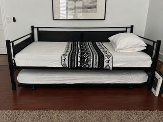 Twin daybed with trundle