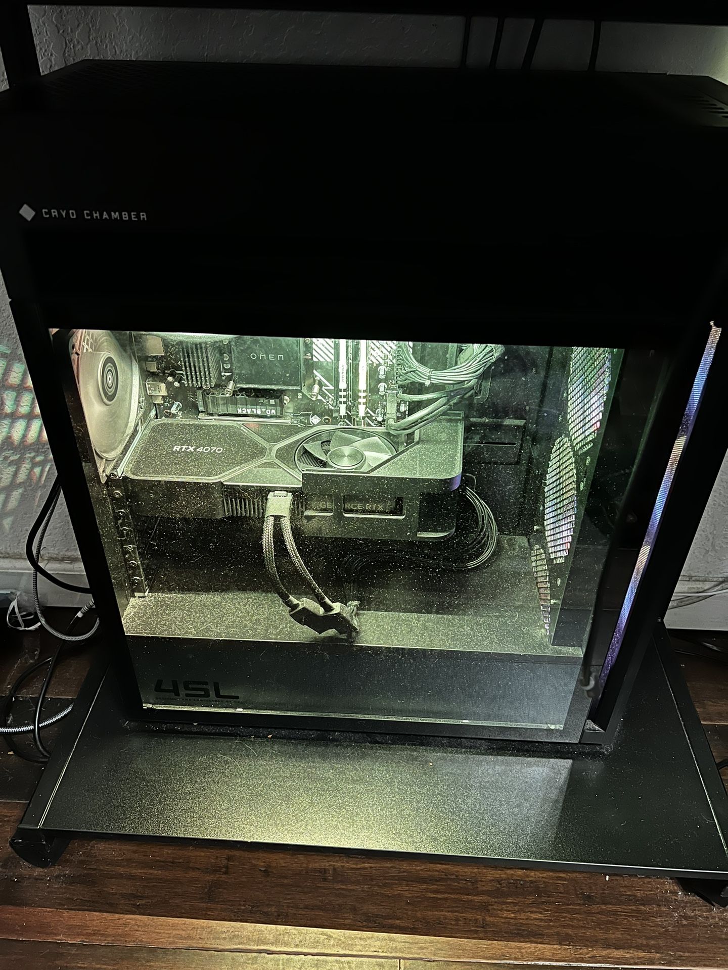 Omen by HP 45L Gaming Desktop GT22-0xx and HP OMEN 27i Monitor