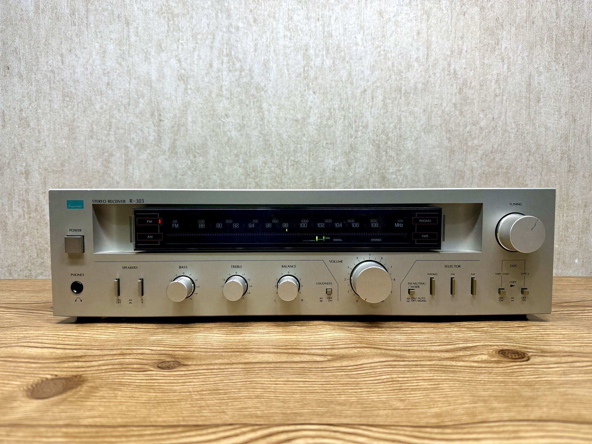 Vintage Sansui R-303 Stereo Receiver