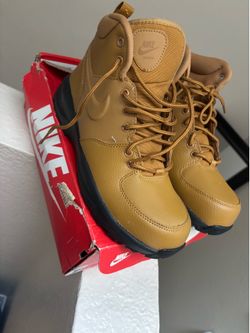 Women Nikes 8.5-9