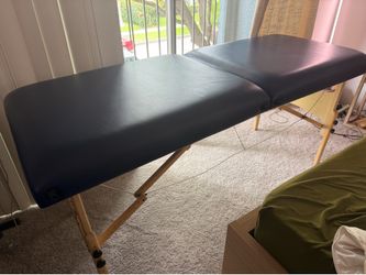 Master Massage Portable Massage Table w/ Carry Case – Excellent Condition